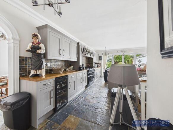 4 bed Semi-Detached for sale Image 9