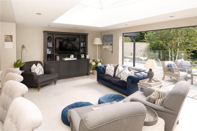 6 bed Detached for sale Image 4
