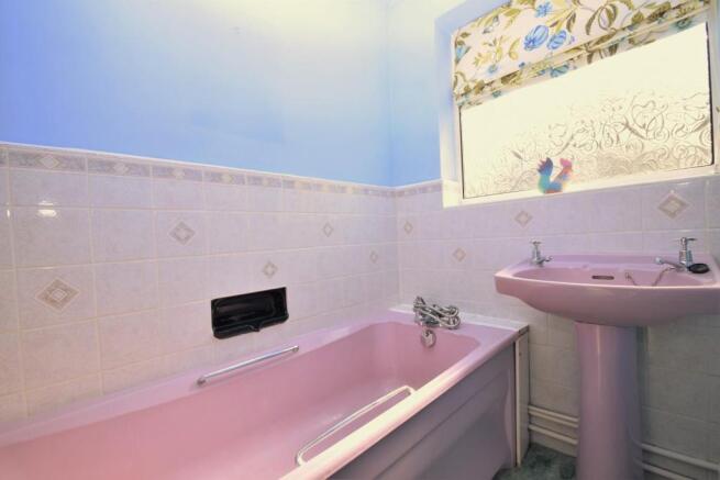 16 Portsdown Way bathroom.jpg