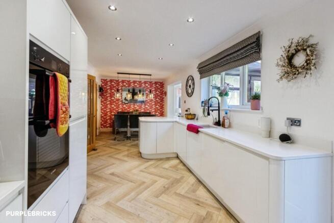 4 bed Detached for sale Image 9