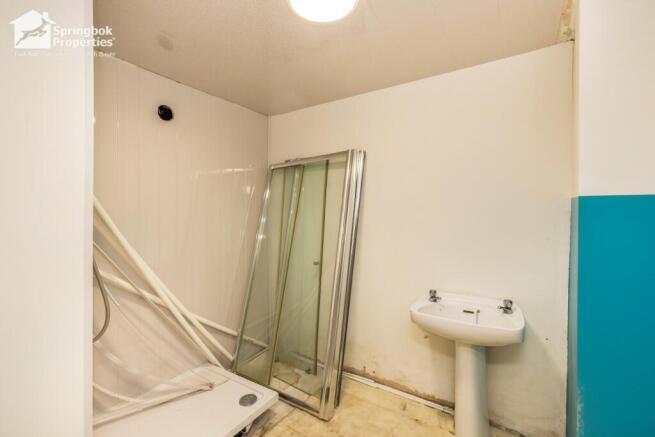 4 bed Link Detached House for sale Image 12