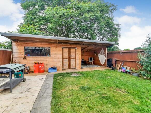Full Width Timber Workshop/Integrated Seating Area