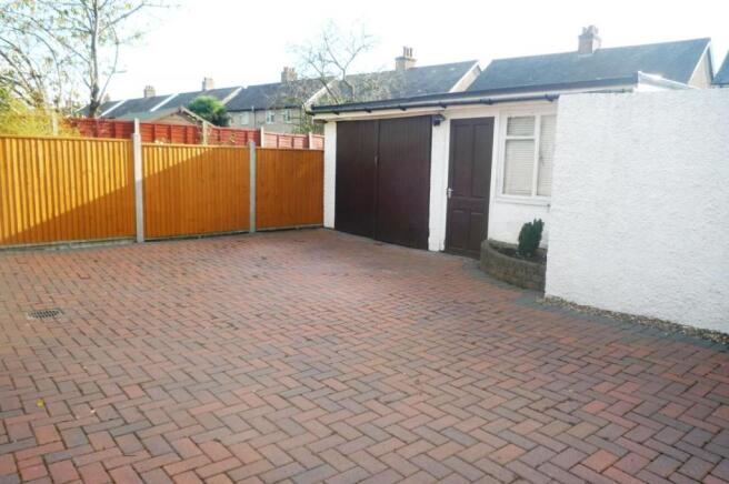 Garage & Drivewa