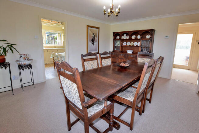 4 bed Detached Bungalow for sale Image 5