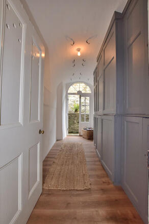 4 bed Semi-Detached for sale Image 5