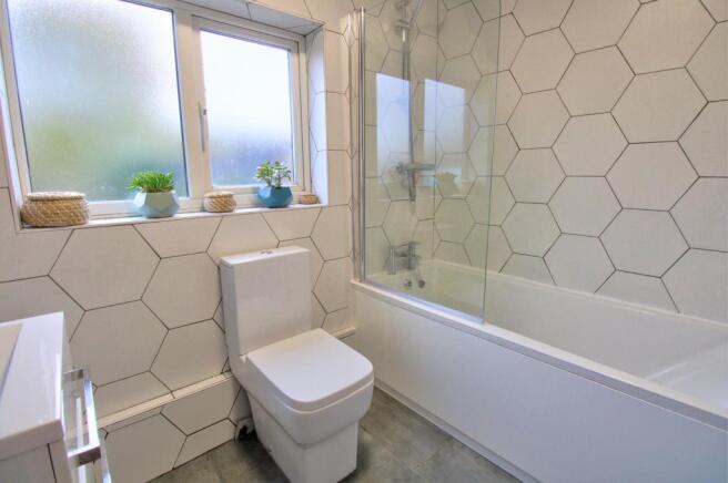 BATHROOM (F)