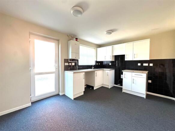 KITCHEN 2.jpg
