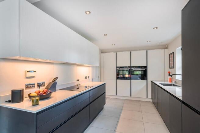 4 bed Semi-Detached for sale Image 5