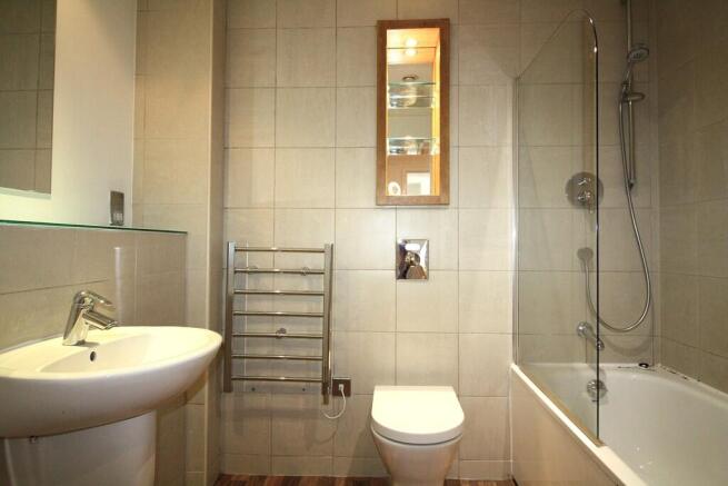 2 bed Apartment to rent Image 10