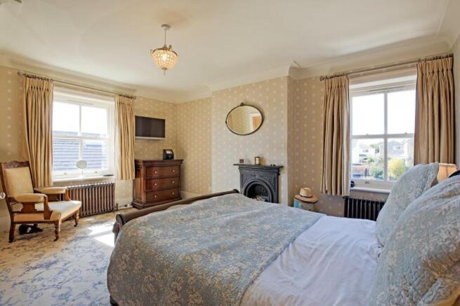 4 bed Detached for sale Image 5