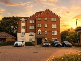 Flat 31, Diamond Court, St Annes Way, Redhill RH1 1AS