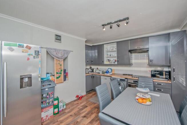 4 bed Terraced for sale Image 5