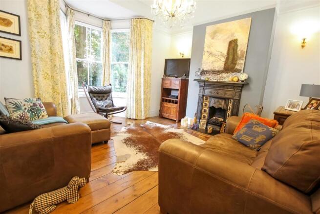 Living Room.jpg