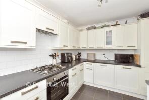 16, Dinsdale Gardens, Littlehampton BN16 3NH