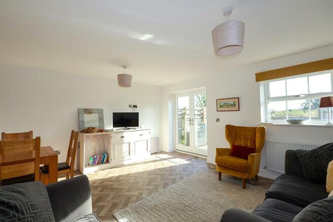 4 bed Semi-Detached for sale Image 8