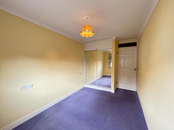 2 bed Flat for sale Image 5