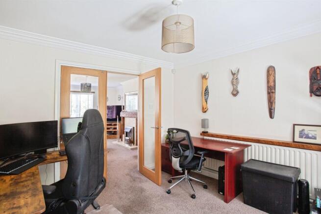4 bed Detached for sale Image 7
