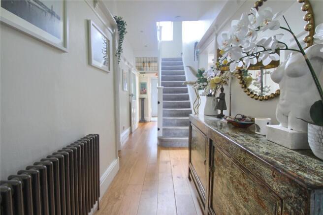 5 bed Terraced for sale Image 4