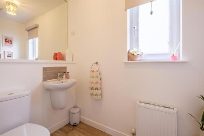 012-2_Hunterfield_Place_Carluke_ML84GY.jpg