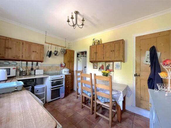 Kitchen (2).jpeg