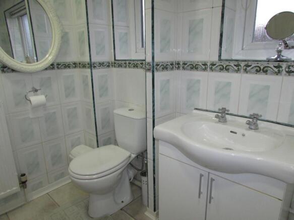 BeswickDv30bath2.JPG