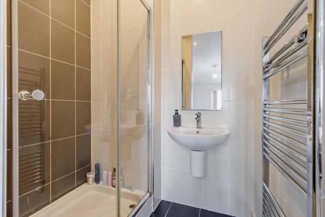 2 bed Apartment for sale Image 5
