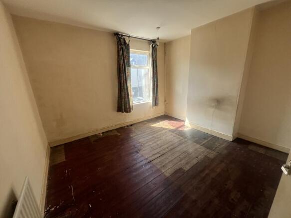 112 Knighton Fields Road West, Leicester, Leicestershire LE2 6LG photo 4