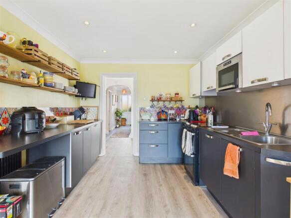 4 bed Semi-Detached Bungalow for sale Image 10
