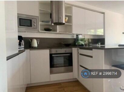 Kitchen. Oven, Hob, Ff, Dw, Mw, Wd