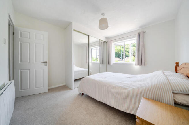 St. Annes Road, Godalming, Surrey, GU7 photo 4