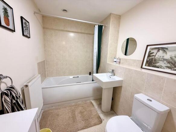 2 bed Flat for sale Image 7