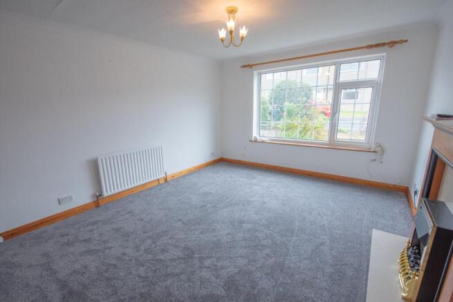 4 bed Semi-Detached to rent Image 2