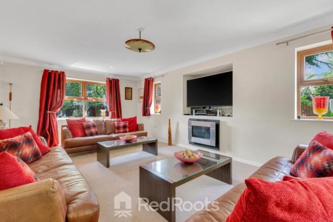 4 bed Detached for sale Image 8