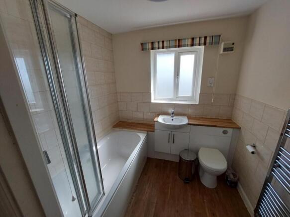 2 bed Semi-Detached to rent Image 7