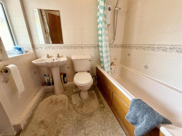 2 bed Detached Bungalow for sale Image 11