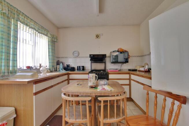 KITCHEN/BREAKFAST ROOM