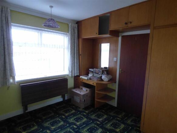 BEDROOM 2