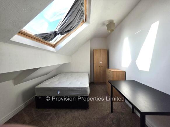 5 bed Semi-Detached to rent Image 9