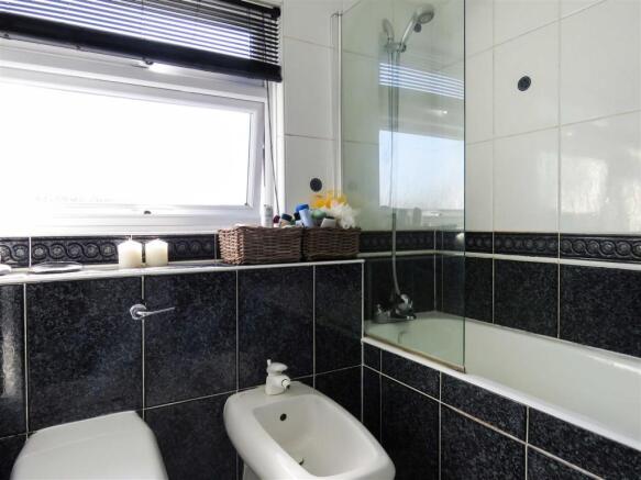 Bathroom.JPG