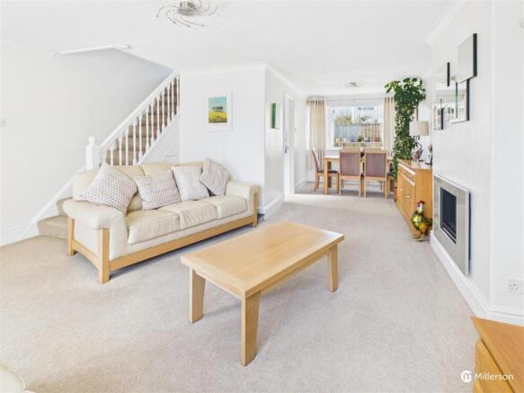 LOUNGE/DINING ROOM