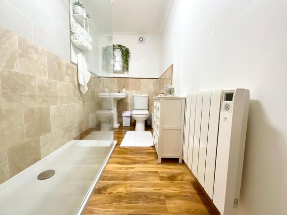 2 bed Flat for sale Image 4