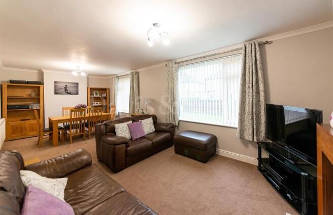 Lounge/Dining Room