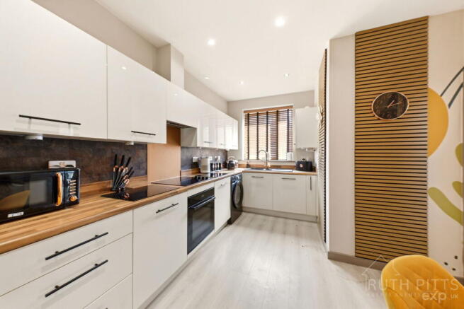 2 bed Detached for sale Image 6