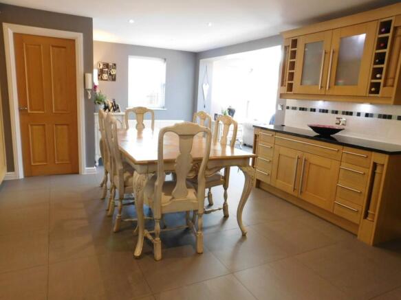 Kitchen/Breakfast...