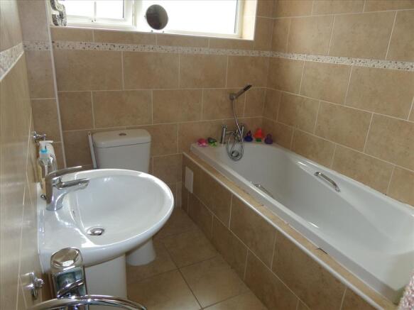 FAMILY BATHROOM