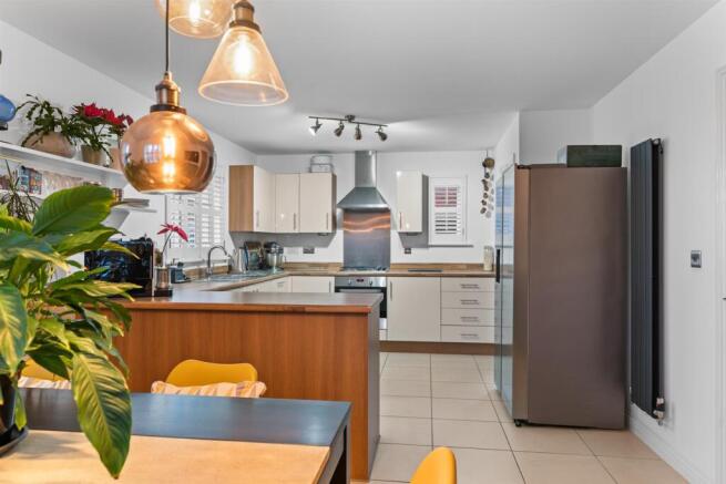 8 Brackendale Close-6.jpg