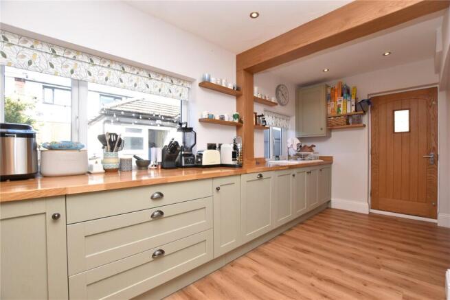 3 bed Semi-Detached for sale Image 7