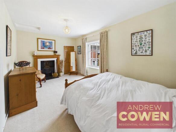 4 bed Semi-Detached for sale Image 7