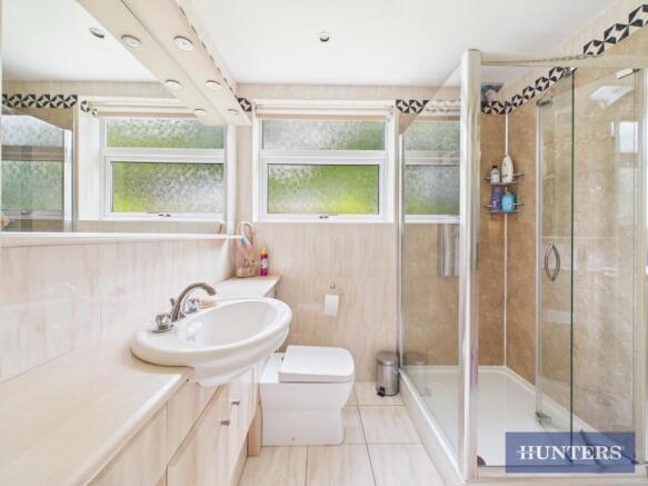 2 bed Apartment for sale Image 11