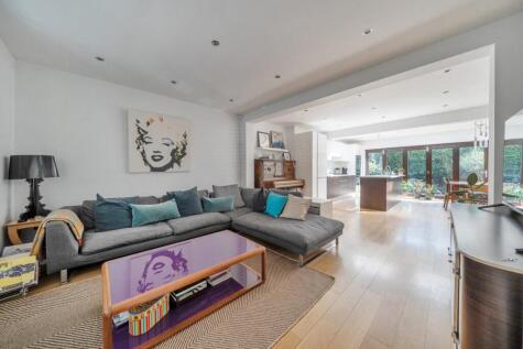 Station Gardens, Chiswick, London, W4